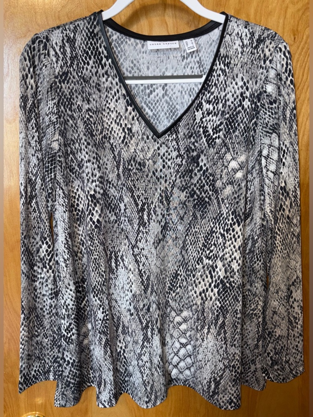 Susan Graver neutral python print liquid knit top Size Medium faux leather trim